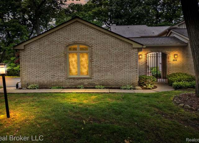 Property at 1285 Greenglen Ct, Bloomfield Hills, MI 48304, 2 beds, 2.5 baths