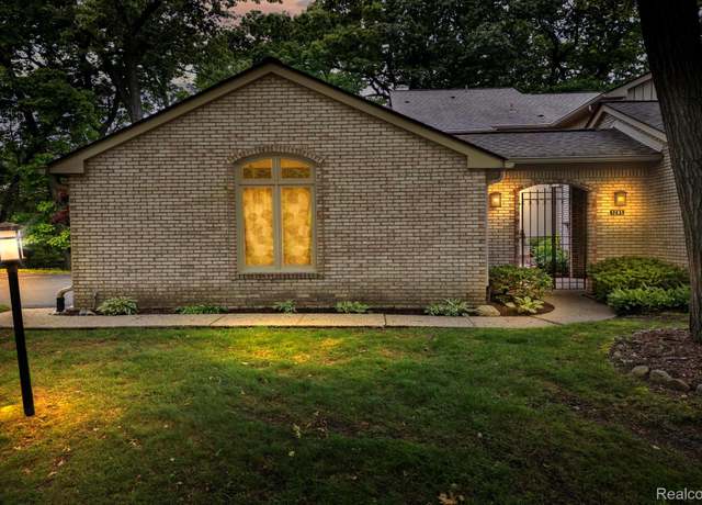 Property at 1285 Greenglen Ct, Bloomfield Hills, MI 48304, 2 beds, 2.5 baths