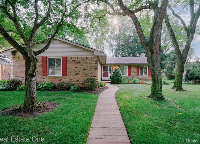 Property at 5552 Larkins Dr, Troy, MI 48085, 3 beds, 2 baths