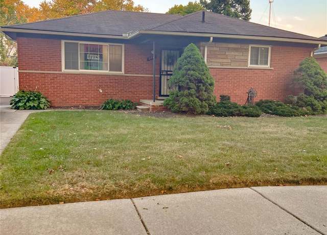 Property at 21710 Parklawn St, Oak Park, MI 48237, 3 beds, 1.5 baths