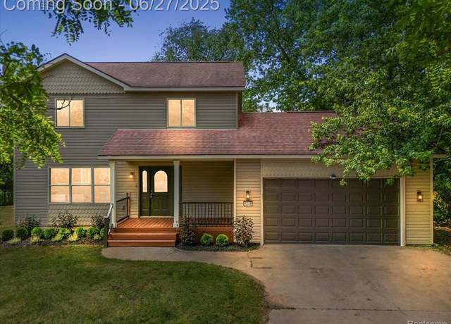 Property at 9248 Riverside Dr, Brighton, MI 48116, 3 beds, 2.5 baths