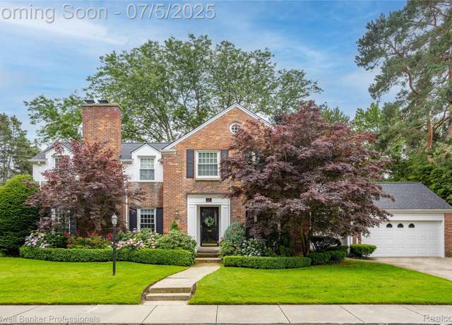 Property at 17 Colonial Rd, Grosse Pointe Shores, MI 48236, 4 beds, 3.5 baths