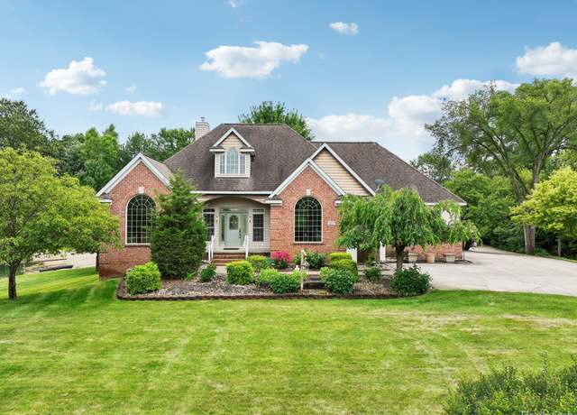 Property at 2673 Cole Rd, Lake Orion Village, MI 48362, 4 beds, 3.5 baths