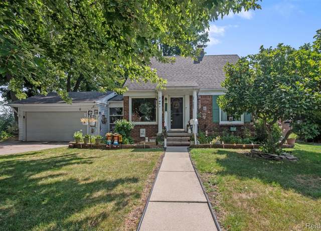 Property at 3201 Croissant St, Dearborn, MI 48124, 3 beds, 1 bath