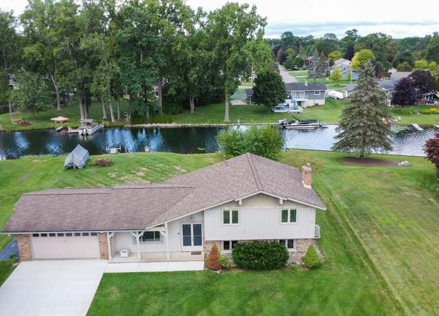 Property at 722 Rachelle St, White Lake Charter Township, MI 48386, 3 beds, 1.5 baths