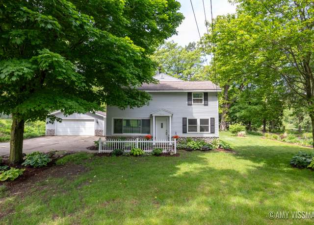 Property at 4175 Huntington Ave NE, Grand Rapids, MI 49525, 4 beds, 3 baths