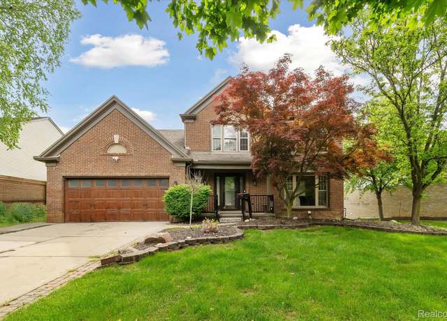Property at 1869 Midchester Dr, West Bloomfield, MI 48324, 5 beds, 3.5 baths