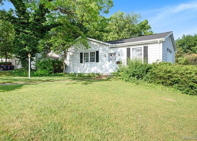 Property at 1211 Plymouth Ave SE, Grand Rapids, MI 49506, 3 beds, 2.5 baths