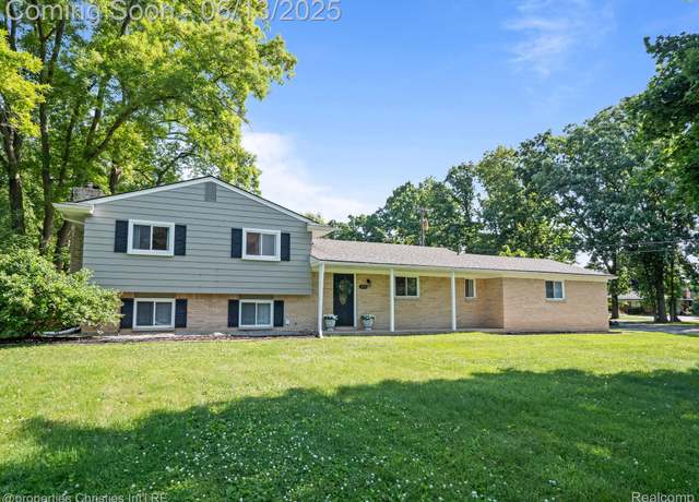 Property at 495 Lesdale Dr, Troy, MI 48085, 3 beds, 2 baths