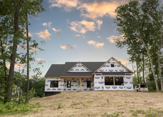 Property at 9744 Chalfonte Dr, Brighton, MI 48116, 3 beds, 2.5 baths