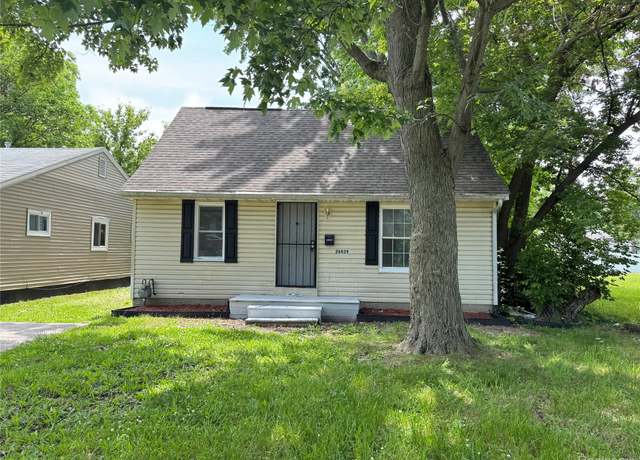 Property at 26439 Hopkins St, Dearborn, MI 48141, 3 beds, 2 baths