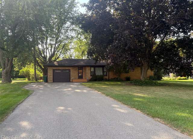 Property at 4436 Killarney Park Dr, Burton, MI 48529, 3 beds, 2 baths