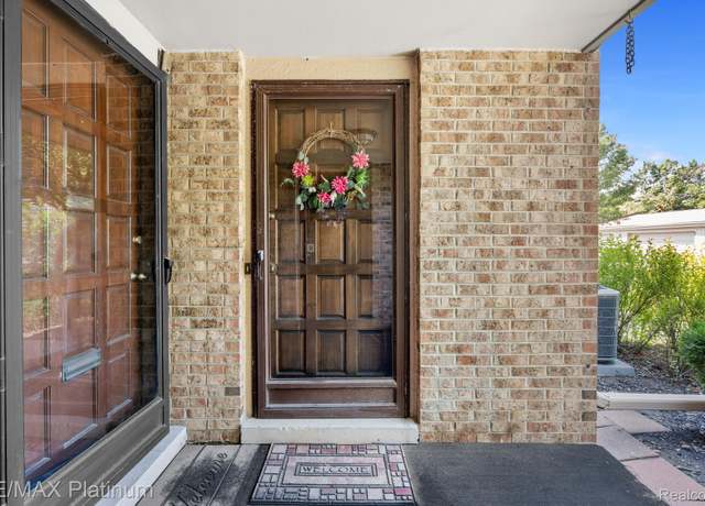 Property at 17979 University Park Dr, Livonia, MI 48152, 2 beds, 2 baths