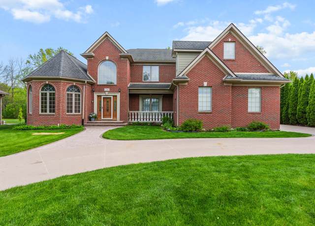 Property at 1348 Larayne Dr, Troy, MI 48085, 5 beds, 4.5 baths