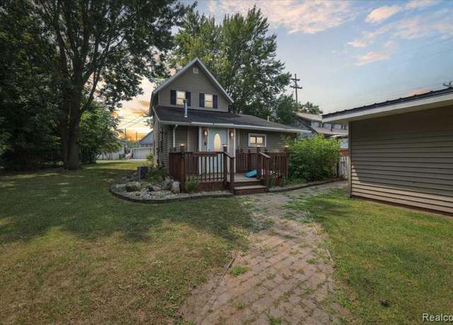 Property at 405 Huron St, Owosso, MI 48867, 3 beds, 1.5 baths