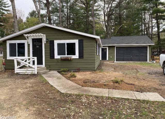 Property at 229 Pine Oaks Dr, Prudenville, MI 48651, 3 beds, 1 bath