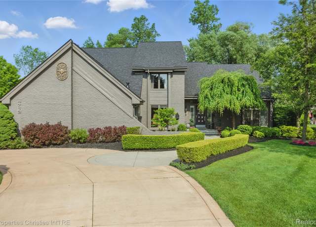 Property at 4713 Mada Ct, West Bloomfield, MI 48322, 4 beds, 4 baths