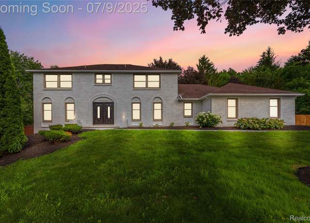 Property at 29818 deer run Deer Run Ct, West Bloomfield, MI 48331, 4 beds, 3 baths