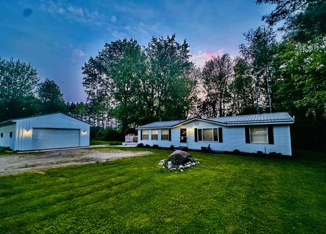 Property at 7976 Ojibwa Dr, Weidman, MI 48893, 3 beds, 2 baths
