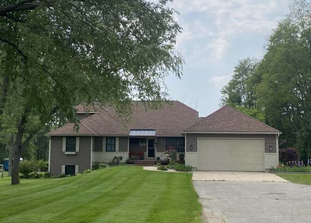 Property at 8201 Tartan Way NE, Rockford, MI 49341, 5 beds, 3.5 baths