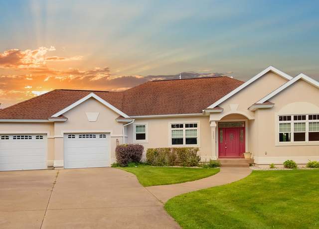 Property at 5002 Arrowhead Cir, Acme Township, MI 49690, 5 beds, 2.5 baths