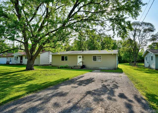 Property at 2243 Noble Ave, Flint, MI 48532, 4 beds, 2 baths