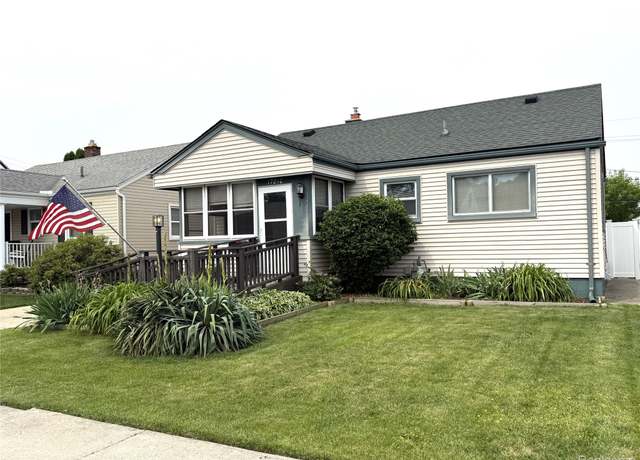 Property at 17810 Brinson St, Wyandotte, MI 48193, 2 beds, 1.5 baths