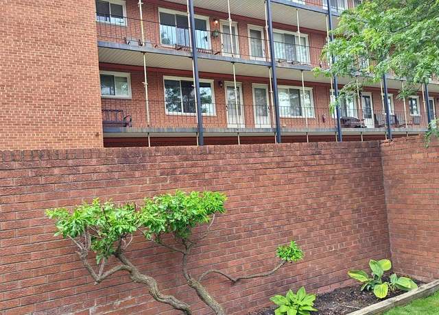 Property at 2820 Woodslee Dr #302, Royal Oak, MI 48073, 1 bed, 1 bath