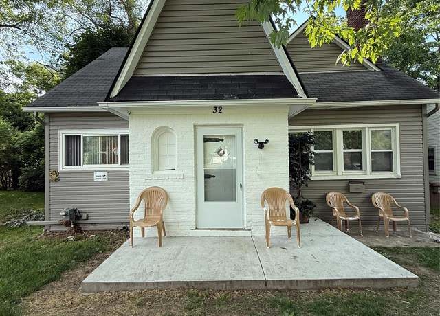 Property at 32 S Marshall St, Pontiac, MI 48342, 3 beds, 1 bath
