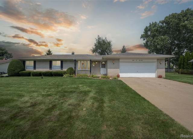 Property at 8268 Cooley Beach Dr, White Lake Charter Township, MI 48386, 3 beds, 2 baths