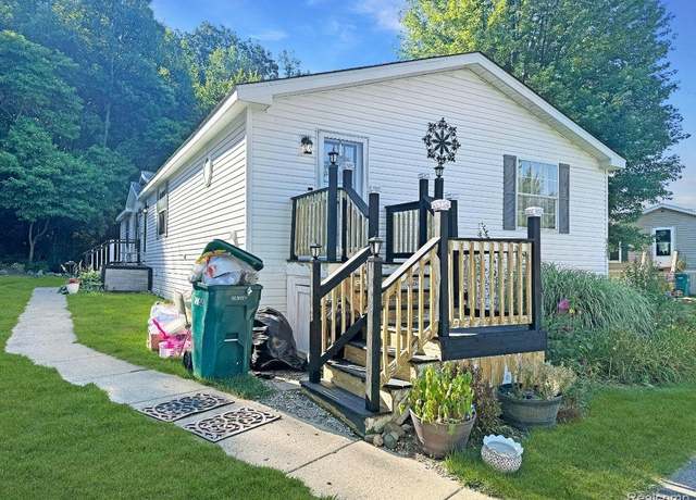 Property at 8489 Barkwood Cir, Fenton, MI 48430, 3 beds, 2 baths