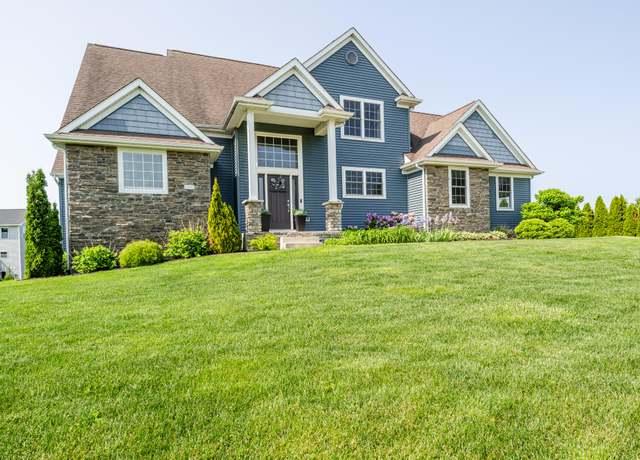 Property at 1640 Prairie Dr, St Joseph, MI 49085, 4 beds, 3.5 baths