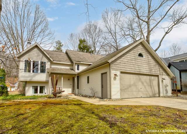 Property at 2333 Eagle Dr, Holland, MI 49424, 4 beds, 2 baths