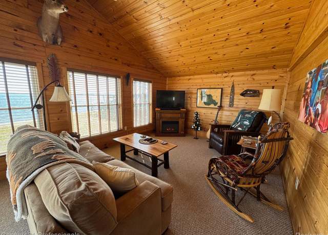 Property at 6366 W Houghton Lake 4 Dr, Houghton Lake, MI 48629, 2 beds, 1 bath
