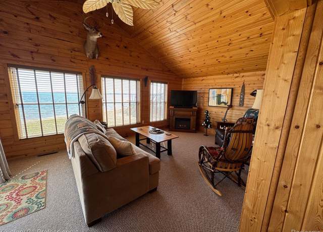 Property at 6366 W Houghton Lake 4 Dr, Houghton Lake, MI 48629, 2 beds, 1 bath