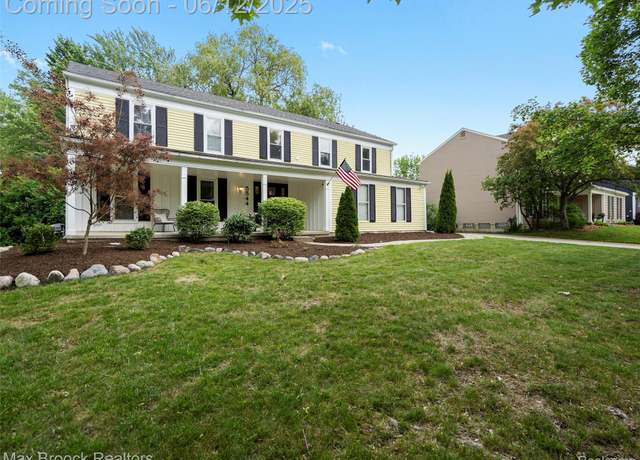 Property at 5544 Kingsfield Dr, West Bloomfield, MI 48322, 4 beds, 3 baths