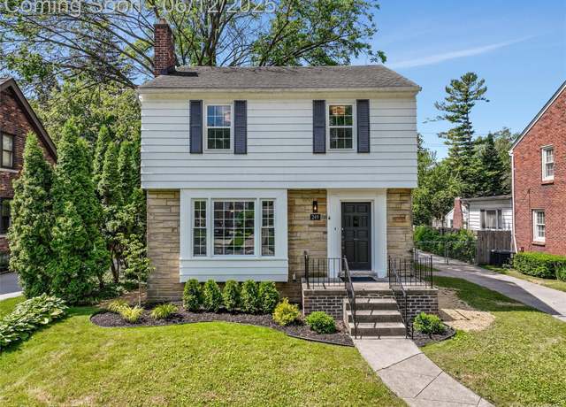 Property at 249 Ridgemont Rd, Grosse Pointe, MI 48236, 3 beds, 1.5 baths