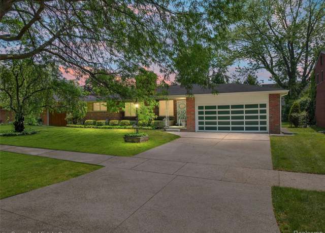 Property at 693 Anita Ave, Grosse Pointe Woods, MI 48236, 3 beds, 2.5 baths