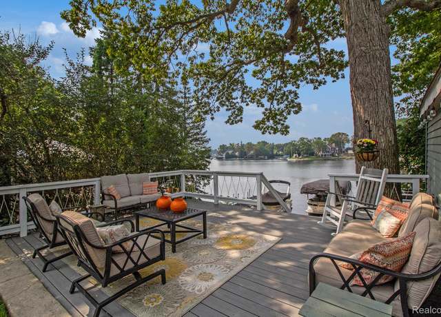 Property at 167 Bridge St, Lake Orion Village, MI 48362, 2 beds, 1 bath