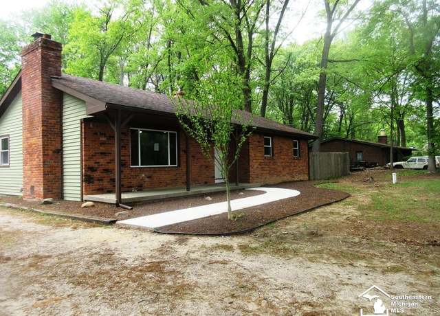 Property at 6505 Clover Ln, Lambertville, MI 48144, 3 beds, 1 bath