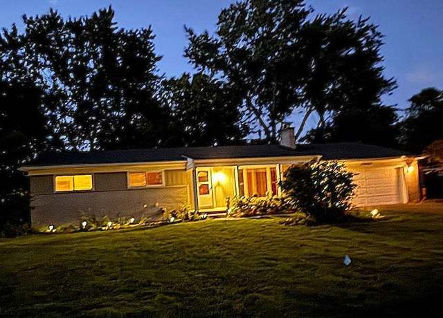 Property at 28164 Kendallwood Dr, Farmington Hills, MI 48334, 3 beds, 2 baths