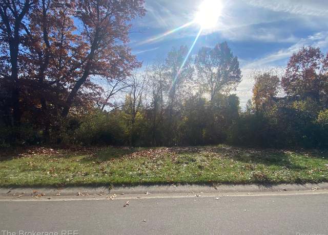 Property at 9035 Huron Bluffs Dr, White Lake, MI 48386