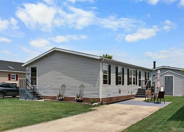 Property at 13482 Pear St, Carleton, MI 48117, 3 beds, 2 baths