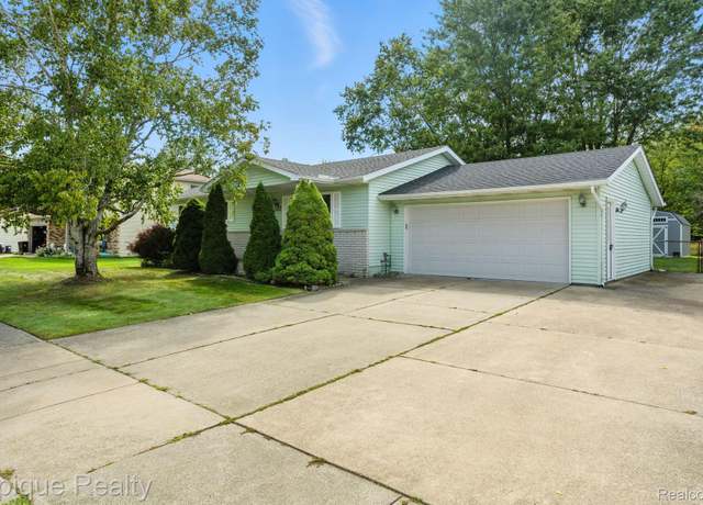 Property at 132 Saint Clair Blvd, Marysville, MI 48040, 3 beds, 2.5 baths