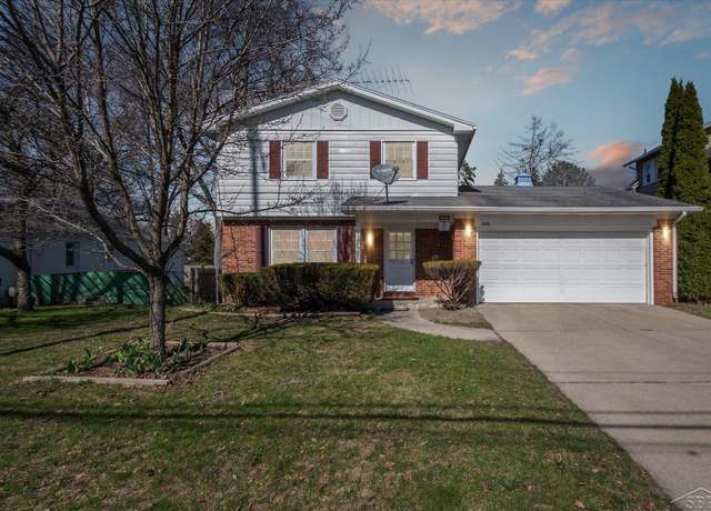 Property at 2708 Court St, Saginaw, MI 48602, 3 beds, 2 baths