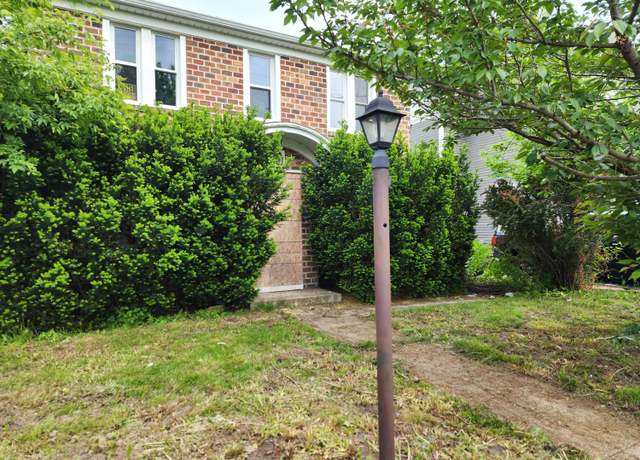 Property at 907 Russell St, Kalamazoo, MI 49001, 2 beds, 1 bath