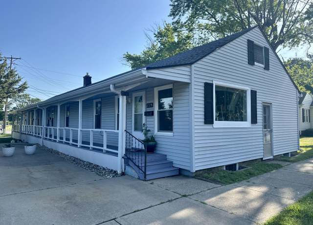 Property at 1805 Lakeshore Dr, St Joseph, MI 49085, 5 beds, 4 baths