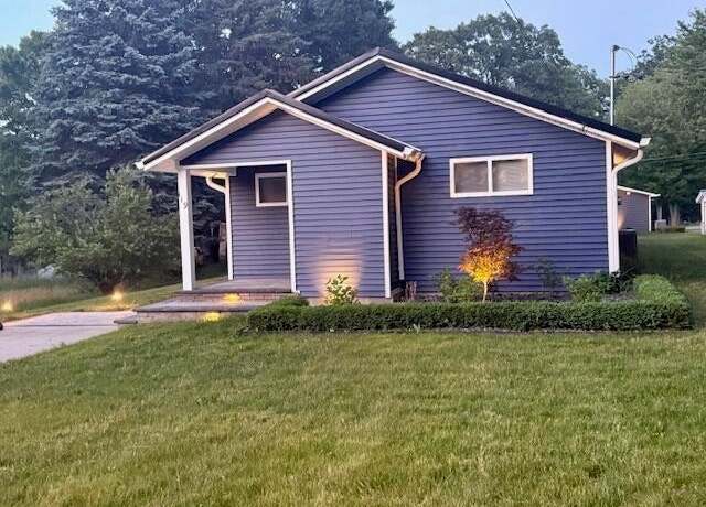 Property at 206 Joliet Ave, Houghton Lake, MI 48629, 3 beds, 2 baths