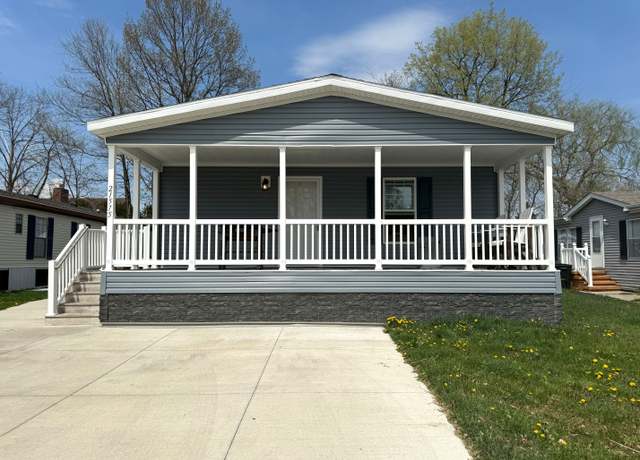Property at 21575 Clochette Dr, Macomb, MI 48044, 3 beds, 2 baths