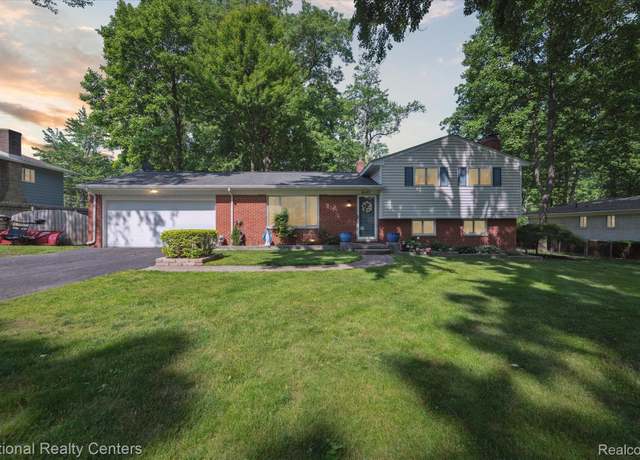 Property at 5605 Kingfisher Ln, Clarkston, MI 48346, 3 beds, 1.5 baths
